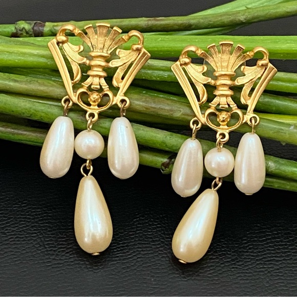 Vintage AVON Gold-tone Crest Victorian Revival Faux Pearl Drop Dangle Earrings - Picture 1 of 12